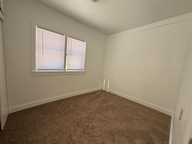 Building Photo - 700 N 5th St