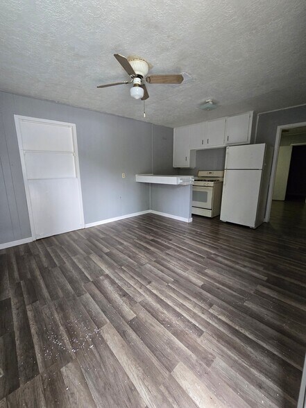 Building Photo - 4820 Oak Ave