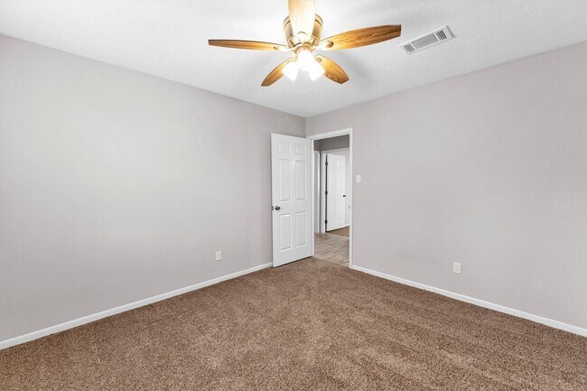 Building Photo - 3353 Knob Oaks Dr