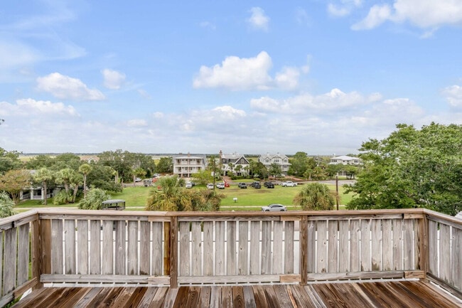 Building Photo - 209 Station 17 St