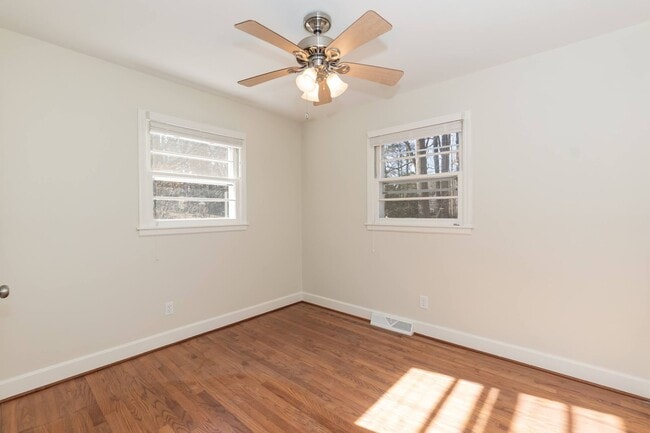 Building Photo - Gorgeous Three Bedroom Home!