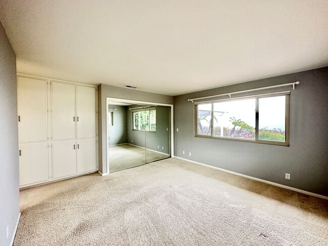 Building Photo - Beautiful Custom Home in Fallbrook, just m...