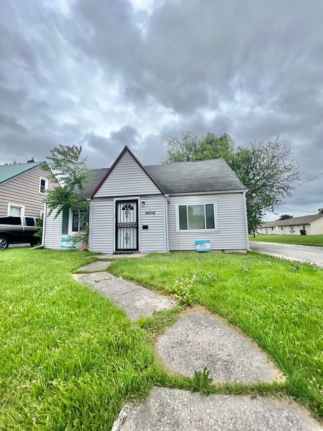 Primary Photo - NEW LISTING! 3 Bedroom House!