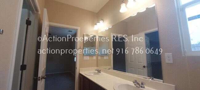 Building Photo - West Park -3 Bedroom, 2 Bath,  Single Stor...