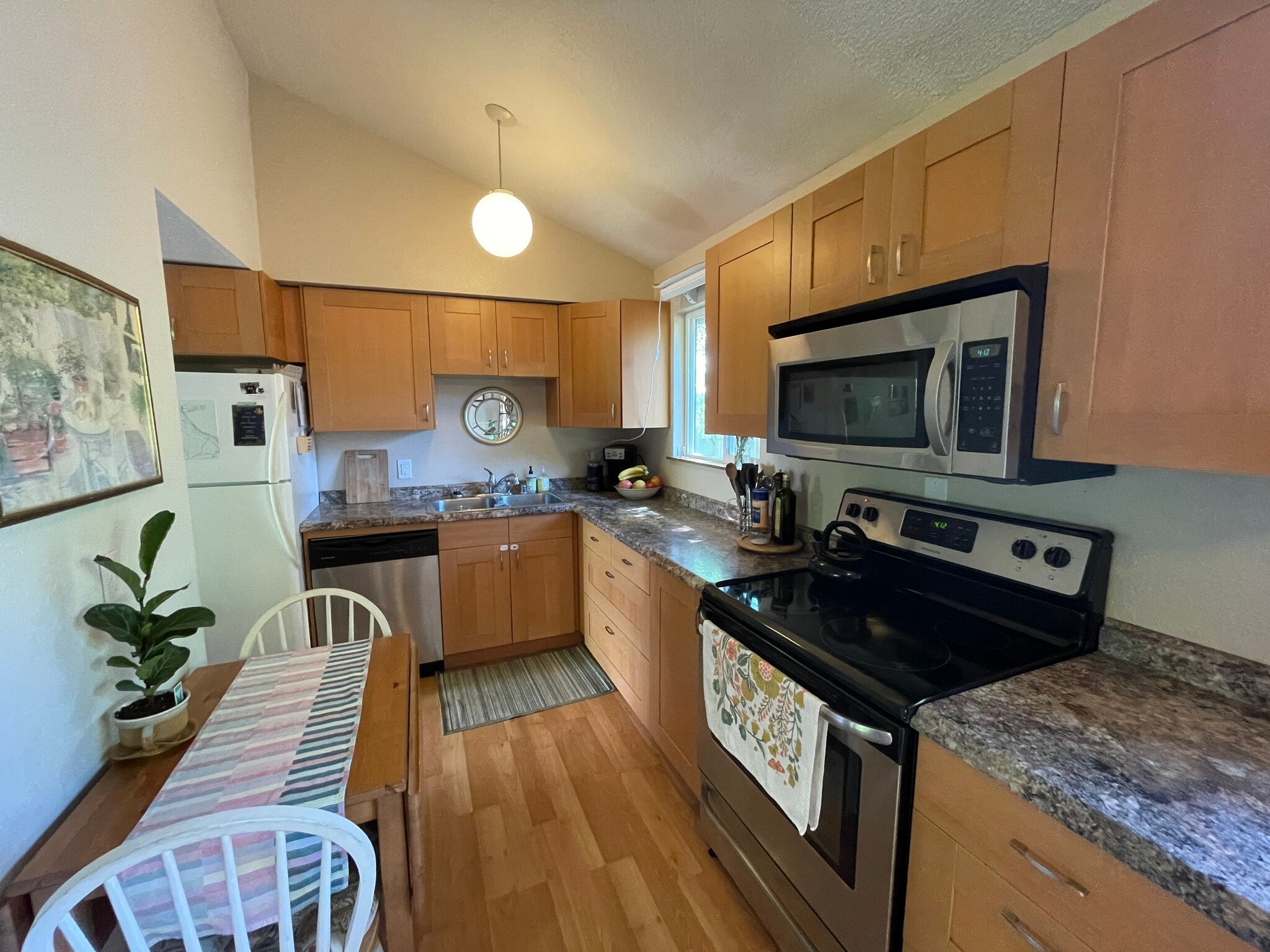 Kitchen - 2527 Superior St
