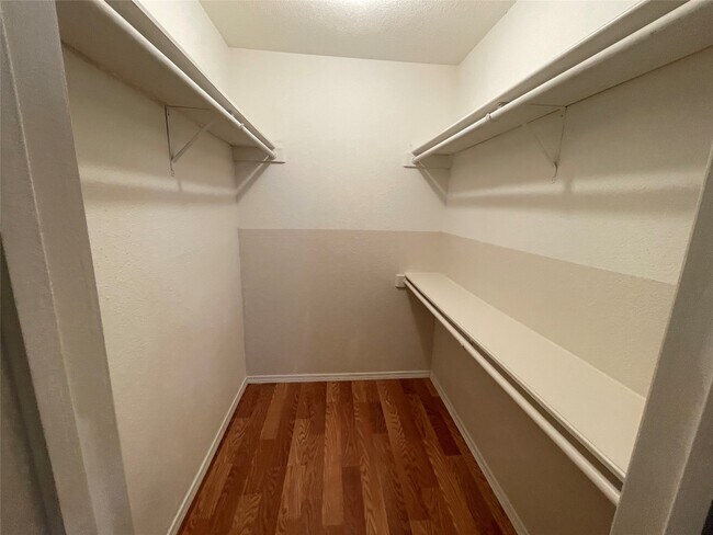 Building Photo - 9700 Leawood Blvd