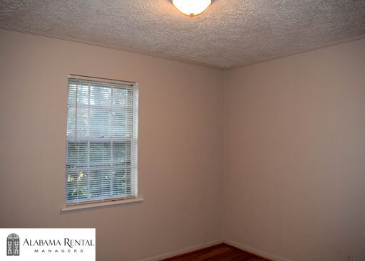 Building Photo - Home for Rent in Leeds, AL.. Available to View Now!!!