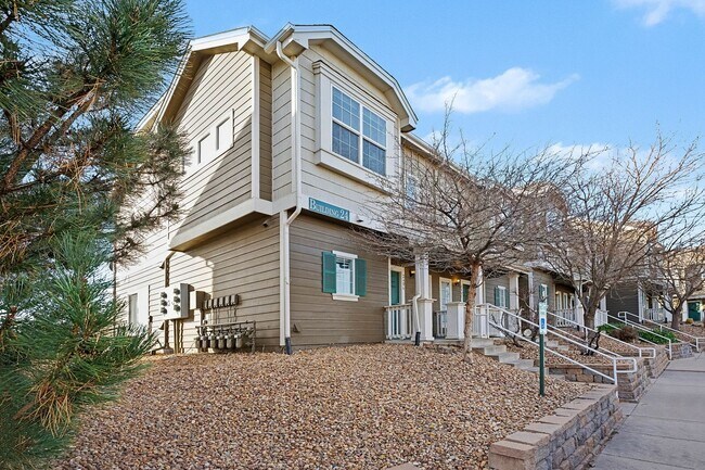 Building Photo - End Unit 3 Bedroom 2 Bath Townhome in Commerce City!