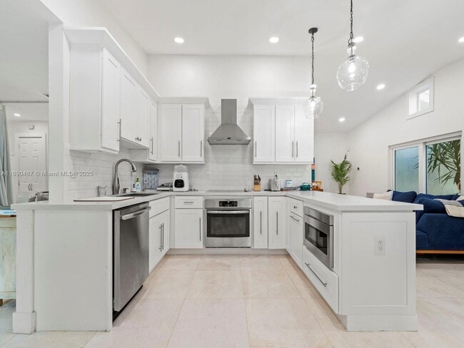 Building Photo - 10921 SW 116th Ave