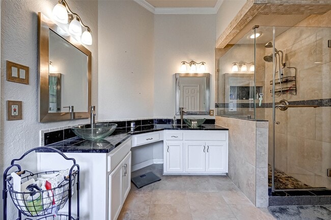 Building Photo - 14 Bradford Cir