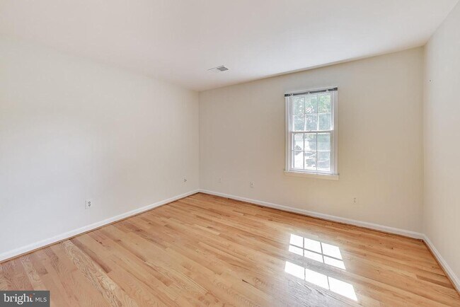 Building Photo - 10323 Snowpine Way