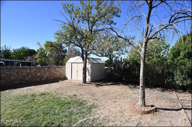 Building Photo - 813 Knorr Pl