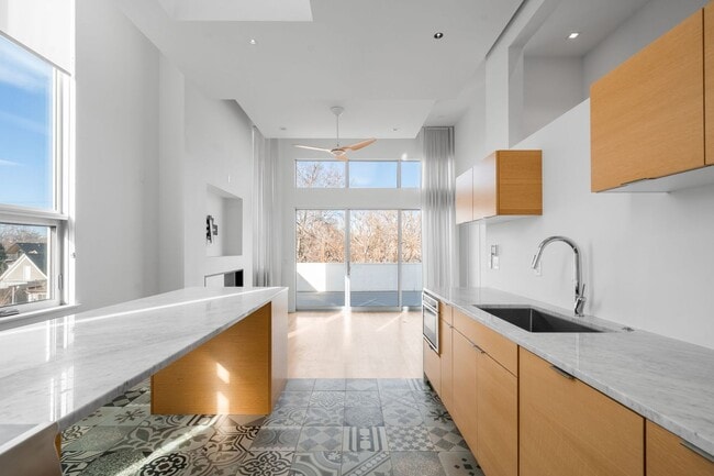 Building Photo - Modern 3BD, 4BA LoHi Townhome with Large Balcony and 2-Car Garage