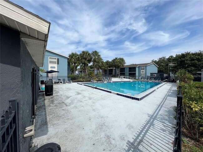 Building Photo - 2535 N Alafaya Trail