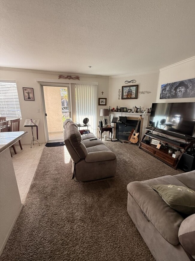 Building Photo - Oak Senior Commons 2 Bedroom, 1 Bath Apartment for Rent