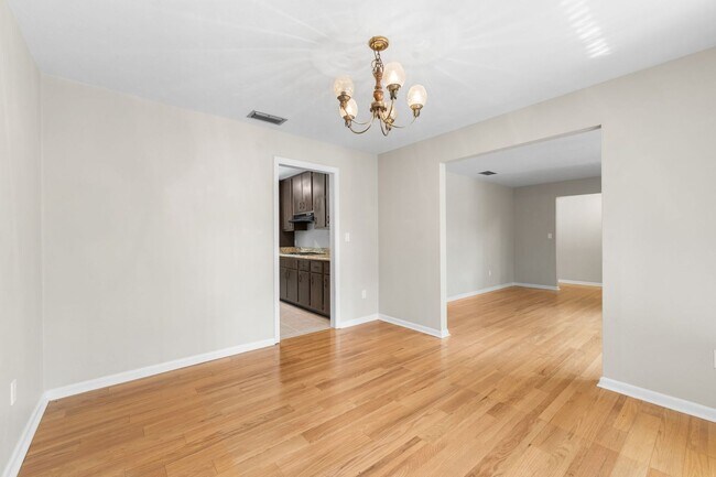Building Photo - Spacious Pool Home in Desirable NW Gainesville