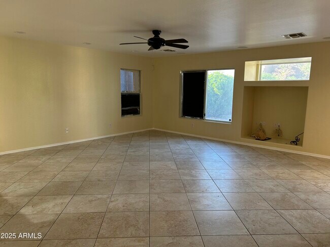 Building Photo - 6406 W El Cortez Pl