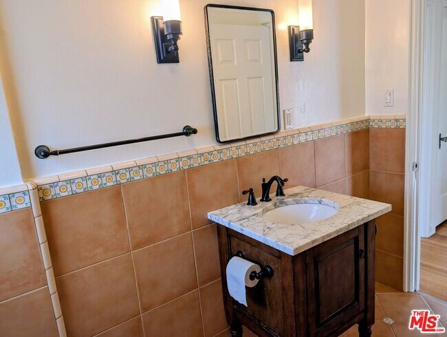 Building Photo - 1612 1/2 Glendon Ave