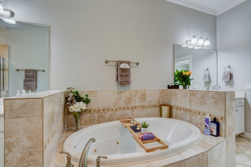 Building Photo - 606 Leverkuhn St