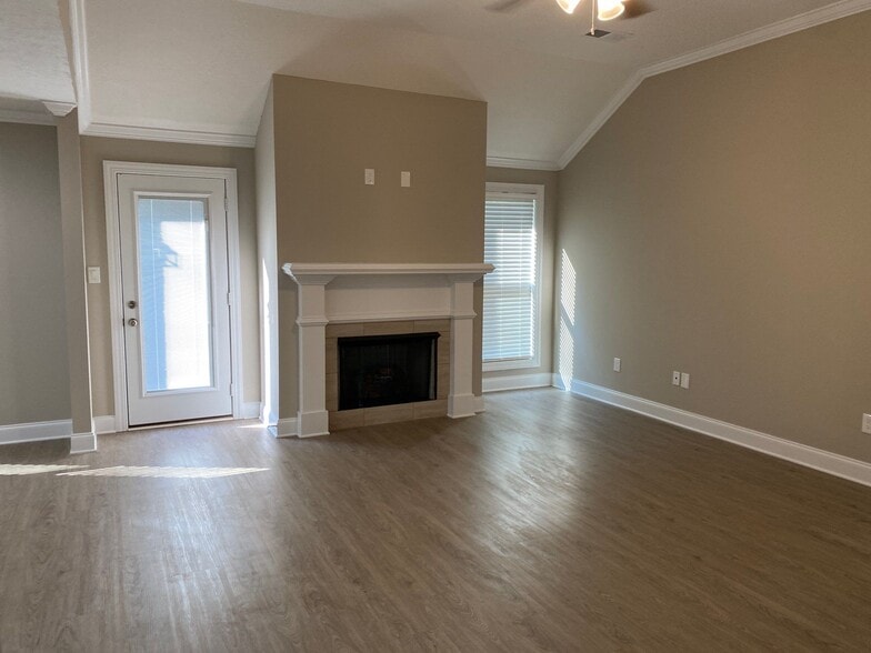 Building Photo - 160 Livingston Way