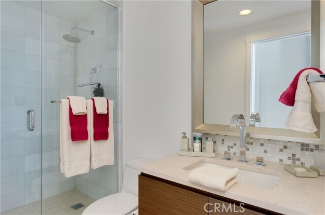 Building Photo - 900 W Olympic Blvd