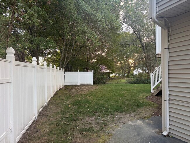 Building Photo - 554 Wareham St