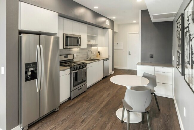 Building Photo - 1450 Sunshadow Dr