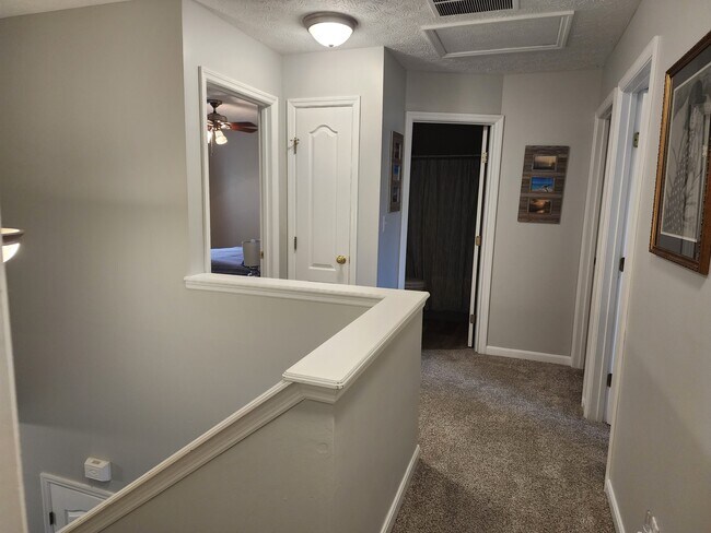 Building Photo - 1146 Deercreek Dr