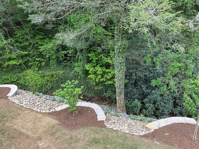 Building Photo - 11 Mountainbrook Rd