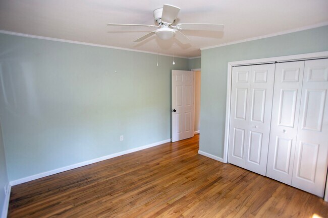 Building Photo - 230 Habersham Way
