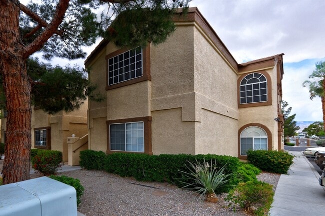 Building Photo - 3676 Renovah St