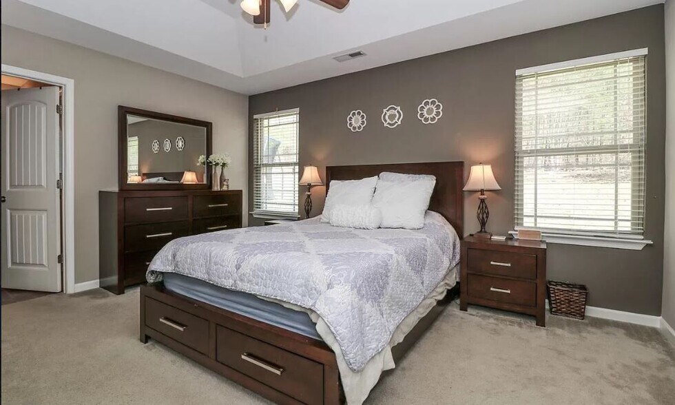 Vaulted ceiling in master bedroom - 452 Bowers Rd
