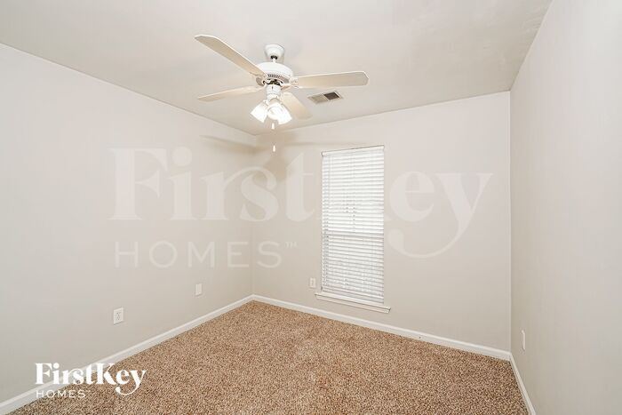 Building Photo - 501 Baronne St