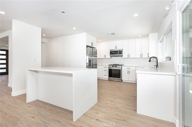 Building Photo - 6419 Valley Cir Terrace