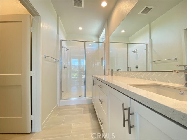 Building Photo - 115 Fable