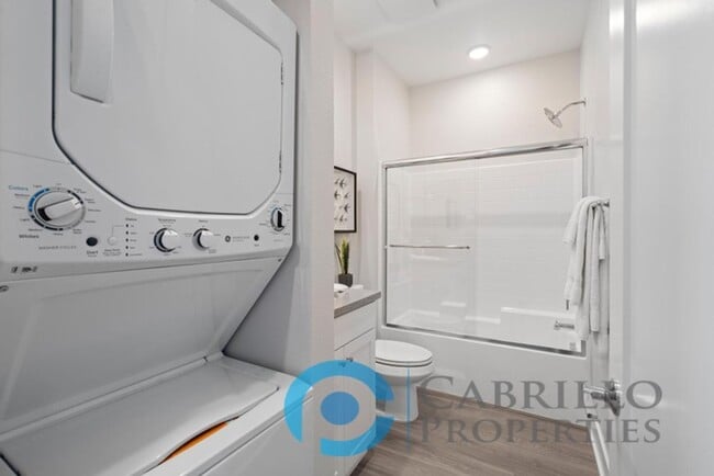 Building Photo - Brand New 3bd/3ba Home with Private Yard and Detached 1-Car Garage