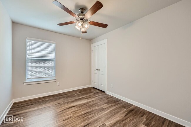 Building Photo - 6129 Fall Creek Ln