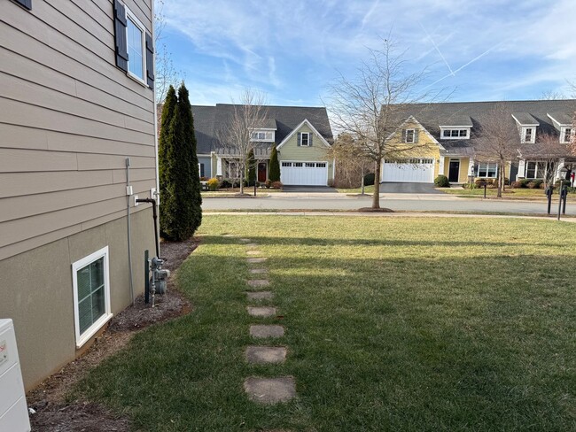 Building Photo - 514 Trailside Dr