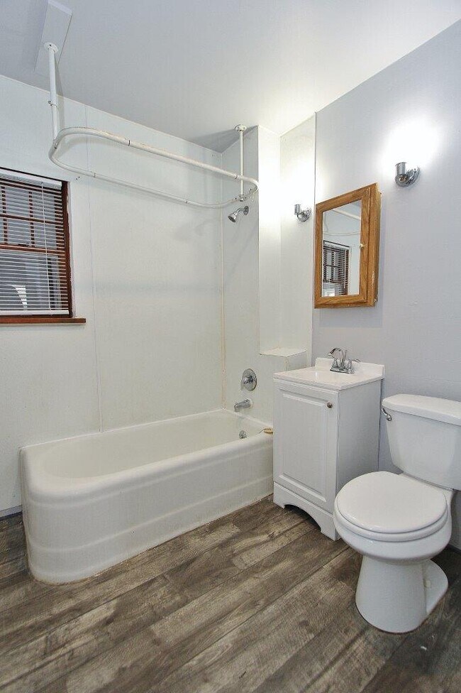 Building Photo - 210 S Commercial Emmett