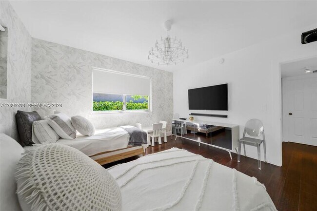 Building Photo - 3531 SW 1st Ave