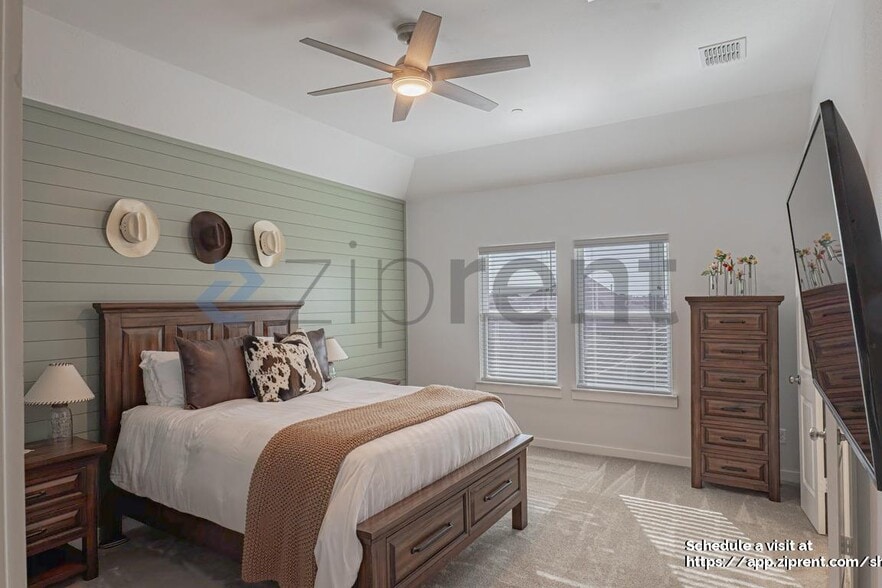 Building Photo - 1100 Redbrick Ln