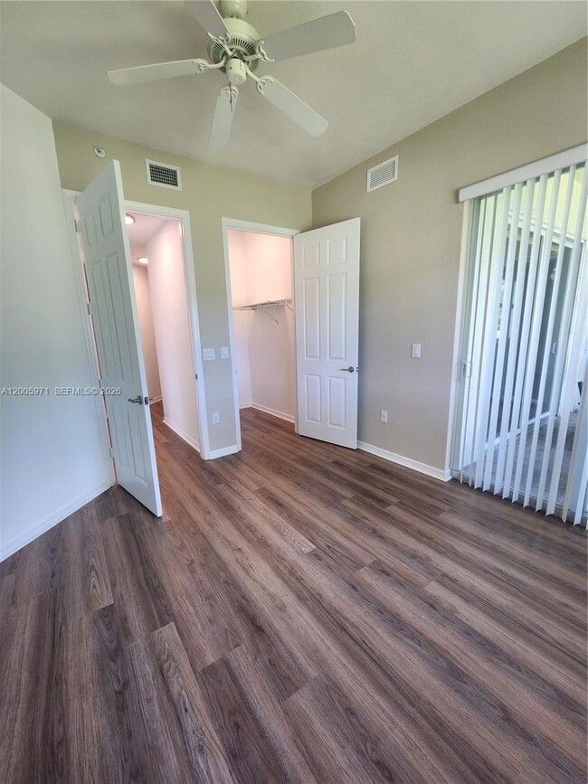 Building Photo - 3600 Oaks Clubhouse Dr
