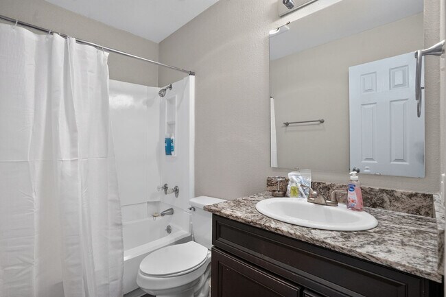Building Photo - 5550 Folsom Dr