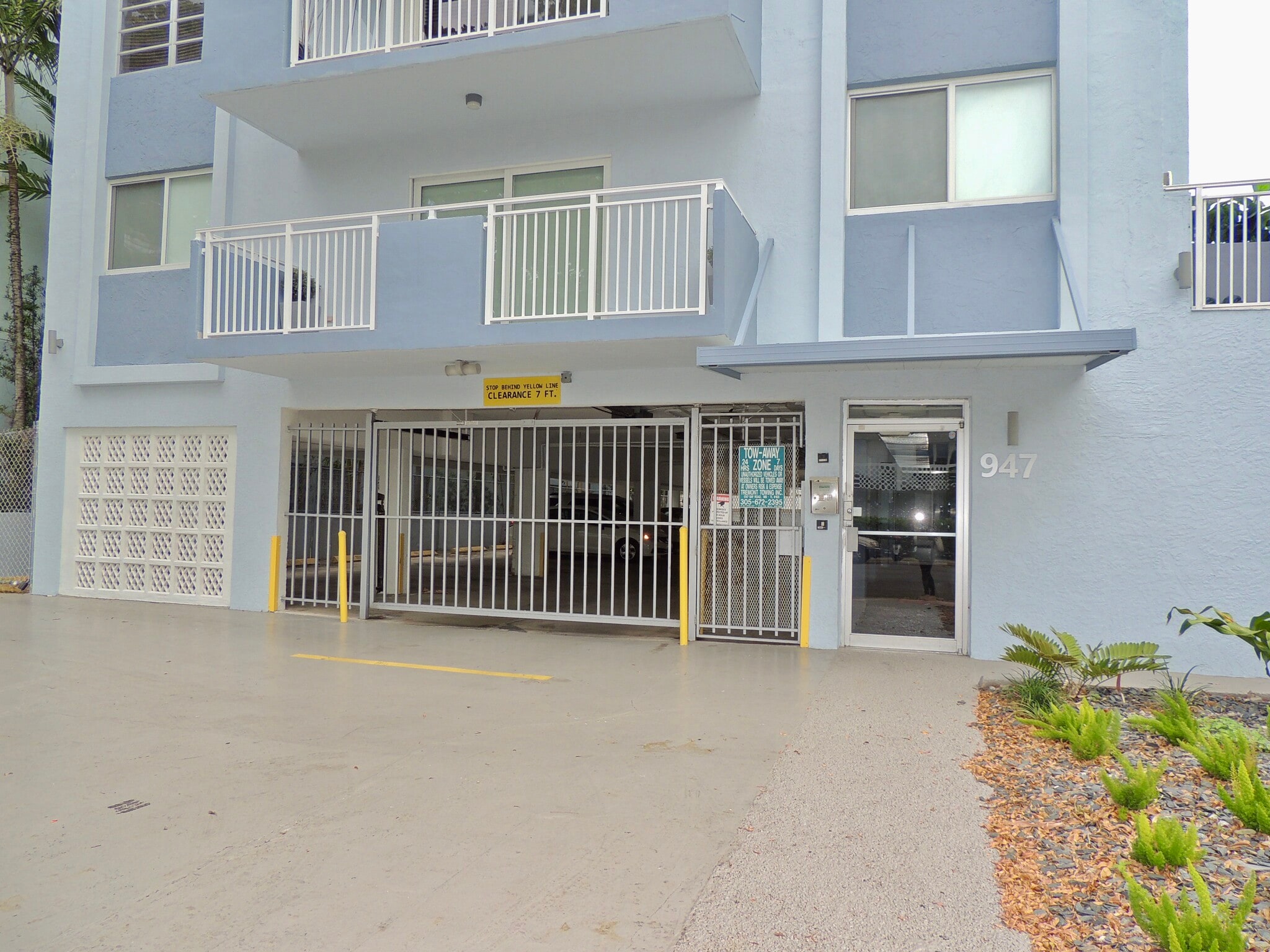 Building Photo - 947 Lenox Ave