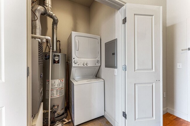 Building Photo - Penthouse level Condo in Greenwood Village!