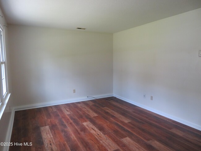 Building Photo - 302 Luann Rd
