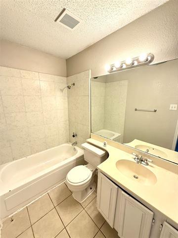 Building Photo - 6010 Hollyleaf Dr