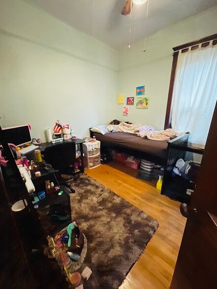 bedroom - 3730 N Magnolia Ave