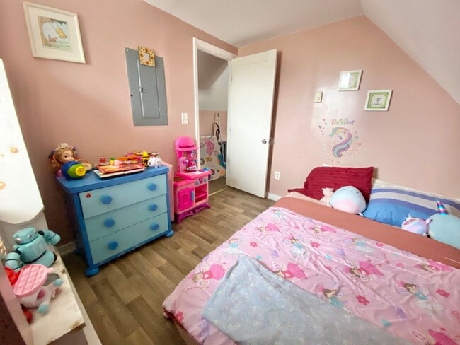 Building Photo - 34 Colchester Ave