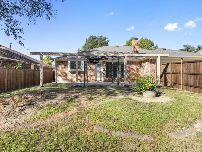 Building Photo - 612 De Soto Dr